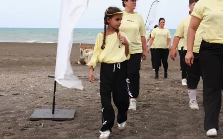 Hatay Büyükşehir Belediyesinin sabah sporları Çevlik Sahili’nde her yaştan vatandaşı buluşturdu
