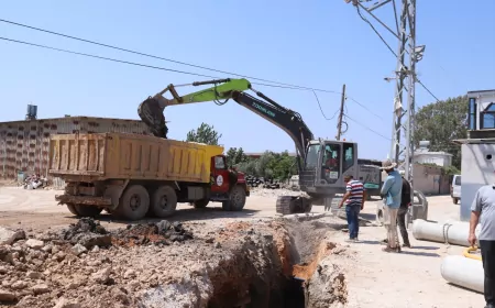Reyhanlı Tayfur Sökmen Mahallesi’nde 40 yıllık kanalizasyon sorununda çalışmalar tamamlanma aşamasına geldi