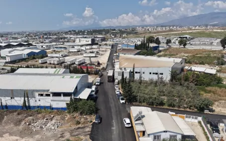 Hatay Büyükşehir Belediyesi Güzelburç Mahallesi’nde 7 bin 700 metrelik asfalt çalışması yürütüyor