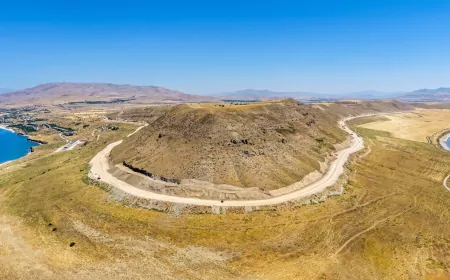 Van Gölü Sahil Yolu Çitören-Ayanis etabında asfalt serimine başlandı