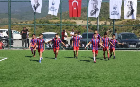 Antakya Yaylacık Mahallesi’nde yeni halı saha gençlerin katıldığı futbol turnuvasıyla açıldı