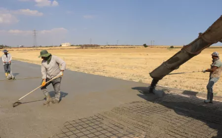 Şanlıurfa’da Hilvan, Siverek ve Haliliye’yi bağlayan 17 kilometrelik grup yolu betonla buluştu