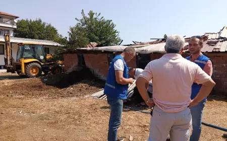 Muğla Büyükşehir Belediyesi Ortaca’da 500 balyası yanan üretici için harekete geçti