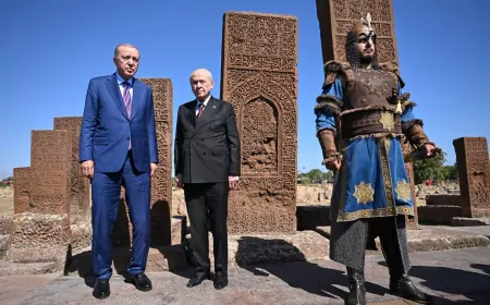 Cumhurbaşkanı Erdoğan ve MHP Genel Başkanı Dr. Devlet Bahçeli Ahlat’ta Selçuklu Meydan Mezarlığı’nı ziyaret etti