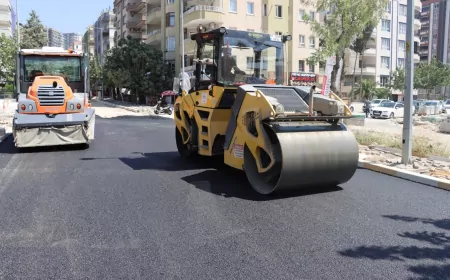 Şanlıurfa Büyükşehir Belediyesi Karaköprü’de sıcak asfalt yenileme ve yeni yol çalışmalarını sürdürüyor