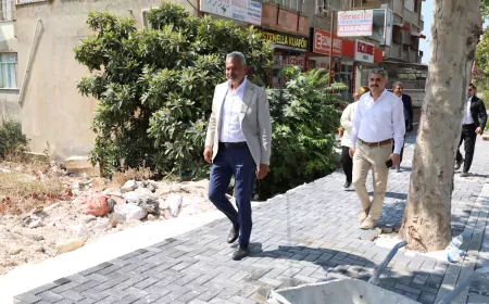 Hatay Büyükşehir Belediye Başkanı Mehmet Öntürk Defne’de prestij cadde çalışmalarını yerinde inceledi