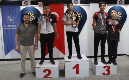 Şanlıurfa’da 30 Ağustos Zafer Bayramı Dart Turnuvasında dereceye giren öğrencilere ödülleri verildi