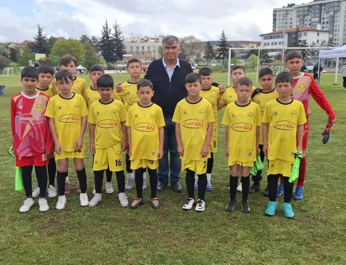 Eskişehir'de Amatör Futbolda Kulüpler Birer Birer Ligden Çekilirken Çiftelerspor Başkanı Rıdvan Özen: “Yaşatılan Her Kulüp, Kazanılan Bir Gençtir”