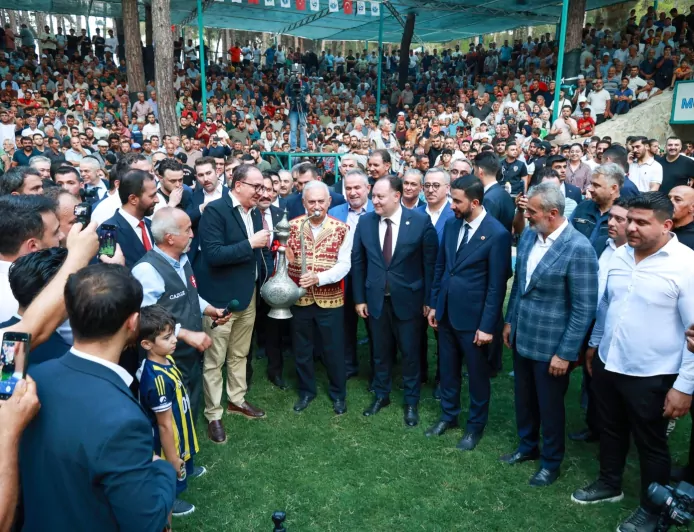 Yayladağı’nda Aba Güreşi Heyecanı: Enes Bandırma Üst Üste İkinci Kez Başpehlivan Oldu