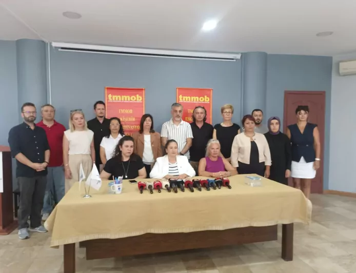 TMMOB Eskişehir İl Koordinasyon Kurulu Sekreteri Feride Betül Hacımusalar Yörükcü: “Deprem değil, ihmal öldürür”