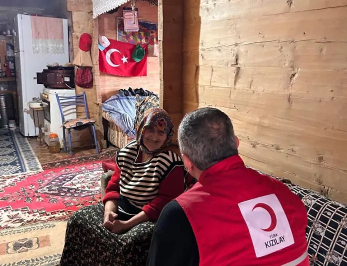 Dayanışma ekipleri kapı kapı ihtiyaçları yerinde tespit ederek destek çalışmalarını sürdürüyor