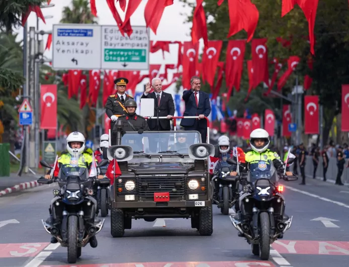 Vatan Caddesi’nde 104 Yıllık Gurur: İstanbul 30 Ağustos Zafer Bayramı’nı Askeri Geçitle Kutladı
