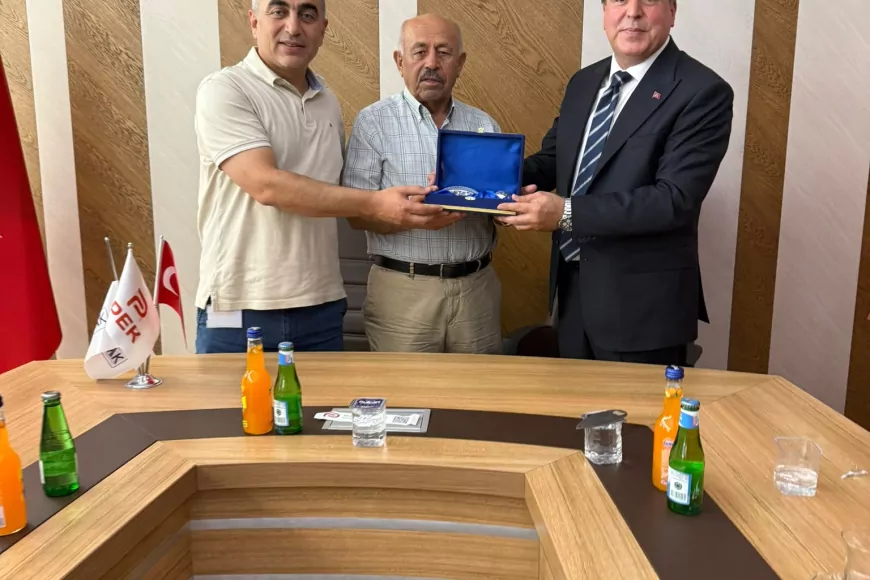 Milliyetçi Hareket Partisi Eskişehir İl Başkanı Ayhan Sezer, PEK Makina ziyaretinde: "Üretim, istihdam ve ihracata katkı sunan sanayicilerin her zaman yanındayız"