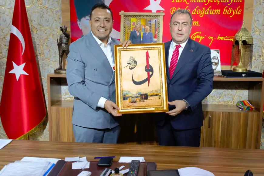 Sağlık-Sen Eskişehir Şube Başkanı Hasan Hüseyin Köksal ve Yönetiminden MHP Eskişehir İl Başkanı Ayhan Sezer'e Ziyaret