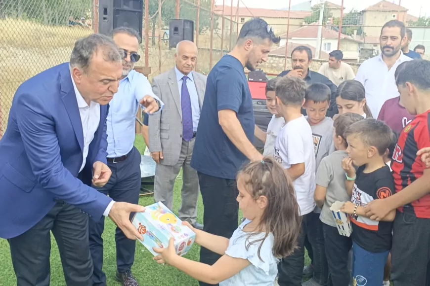 MHP Eskişehir İl Başkanı Ayhan Sezer Gökçeayva Şenliği’nde vatandaşlarla buluştu