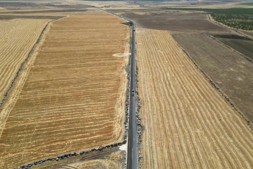 Şanlıurfa Büyükşehir Belediyesi Siverek’te 17 kilometrelik kırsal yolu asfaltla yeniledi