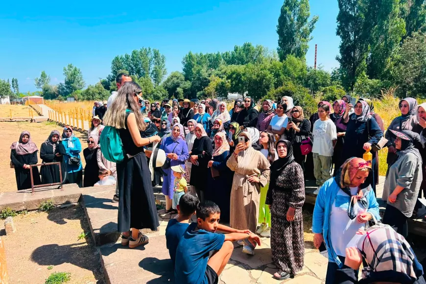 Van Büyükşehir Belediyesinden kadınlara Gevaş’ın tarihi mirası ve Van Gölü’nü buluşturan kültür gezisi