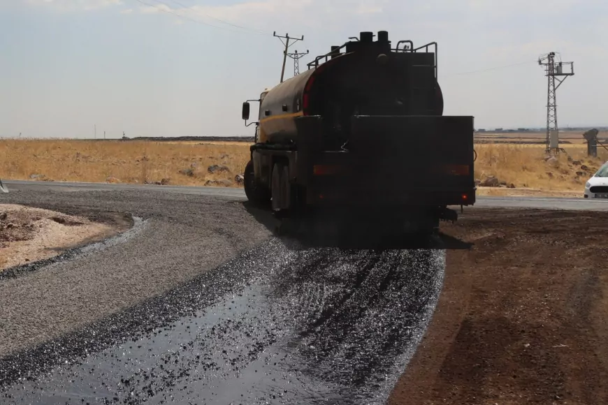 Siverek’te stabilize 5 kilometrelik yol sathi asfaltla buluşturuldu