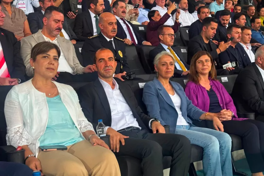 Diyarbakır Büyükşehir Belediyesi Eşbaşkanı Serra Bucak, Amedspor-Erzurumspor karşılaşmasını tribünden takip etti