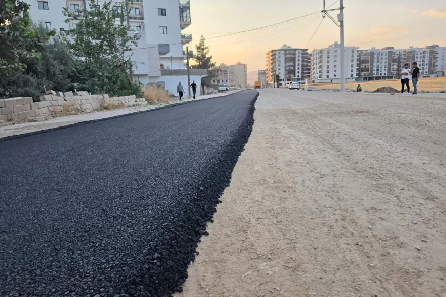 Mardin Büyükşehir Belediyesi Kızıltepe’de asfalt serimi ve yol düzenleme çalışmalarını sürdürüyor