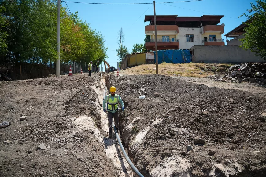 DİSKİ Çarıklı Mahallesi’nde 15 yıllık içme suyu hattını yeniliyor