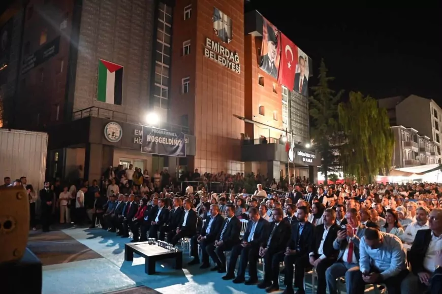 Afyonkarahisar Emirdağ Gurbetçi Festivali binlerce hemşehriyi sıla hasretini gidermek üzere bir araya getirdi