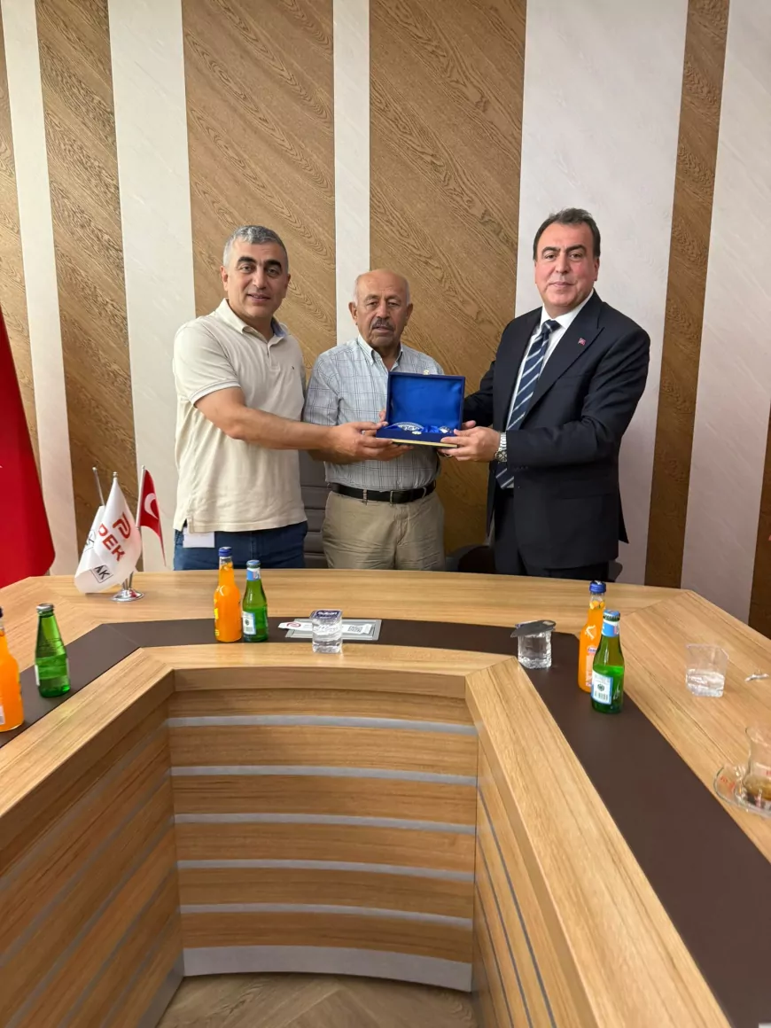 Milliyetçi Hareket Partisi Eskişehir İl Başkanı Ayhan Sezer, PEK Makina ziyaretinde: "Üretim, istihdam ve ihracata katkı sunan sanayicilerin her zaman yanındayız"