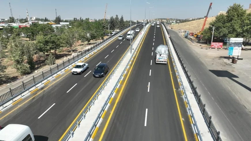 Şanlıurfa Büyükşehir Belediyesi Evren Sanayi Sitesi 2. Giriş Katlı Köprülü Kavşağı'nı 3,5 Ayda Tamamlayarak Araç Trafiğine Açtı