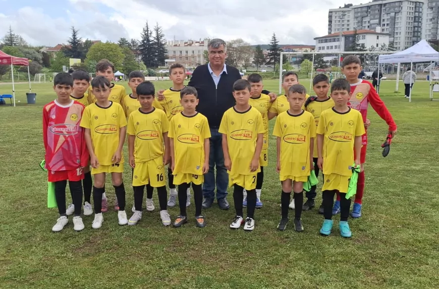 Eskişehir'de Amatör Futbolda Kulüpler Birer Birer Ligden Çekilirken Çiftelerspor Başkanı Rıdvan Özen: “Yaşatılan Her Kulüp, Kazanılan Bir Gençtir”