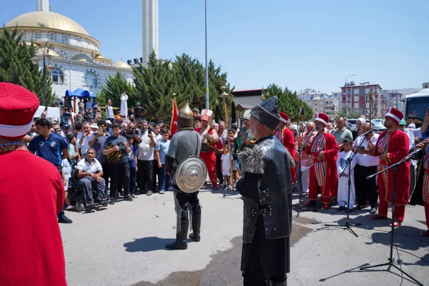Hatay Büyükşehir Belediyesi Mehteran Takımı Reyhanlı'da Tarihi Marşlarla Büyük Coşku Yaşattı