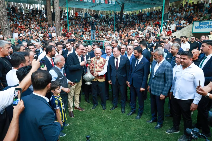 Yayladağı’nda Aba Güreşi Heyecanı: Enes Bandırma Üst Üste İkinci Kez Başpehlivan Oldu