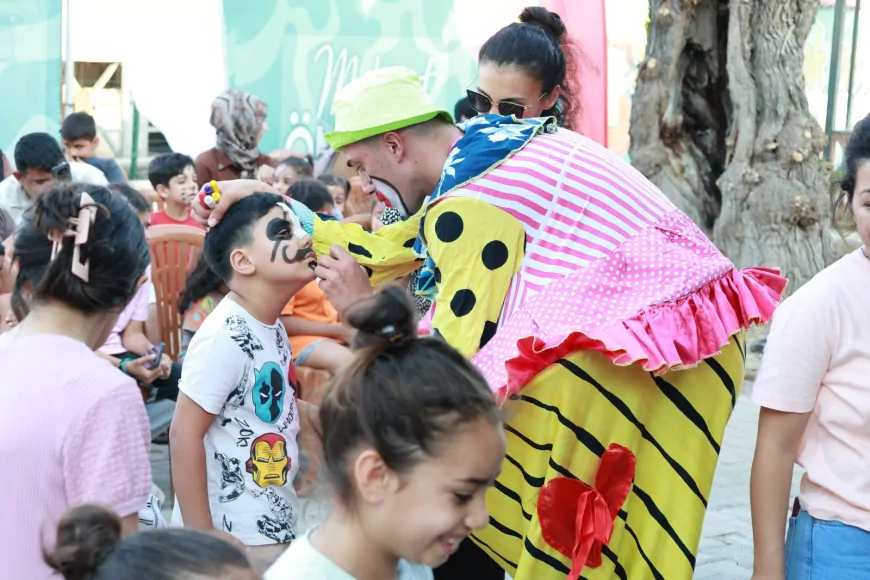 Hatay Büyükşehir Belediyesi “Mahallemde Şenlik Var” etkinliklerini Kumlu’da çocuklarla buluşturdu