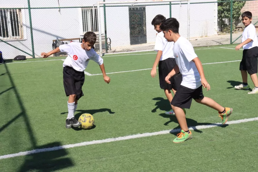 Şanlıurfa Büyükşehir Belediyesinin yaz kurslarında çocuklar yeteneklerini geliştiriyor