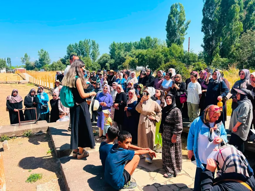 Van Büyükşehir Belediyesinden kadınlara Gevaş’ın tarihi mirası ve Van Gölü’nü buluşturan kültür gezisi