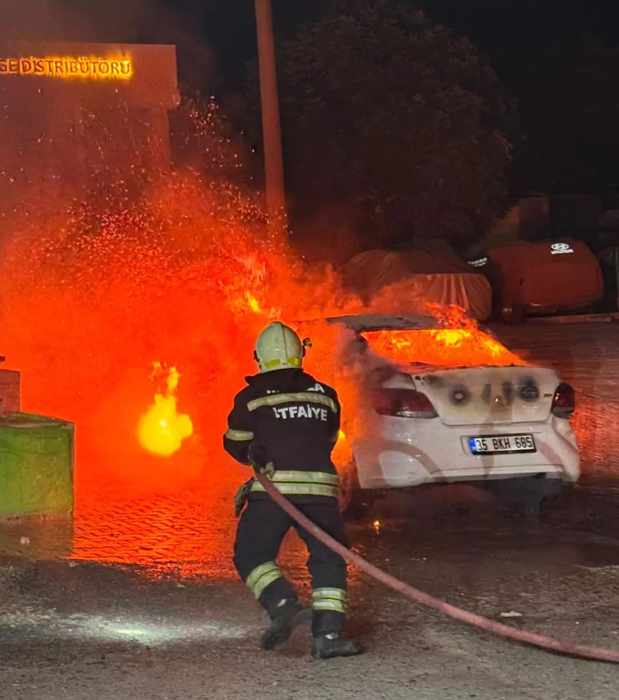Bodrum Yokuşbaşı Mahallesi’nde seyir halindeki otomobil alev aldı, yangın belediye aracına sıçradı