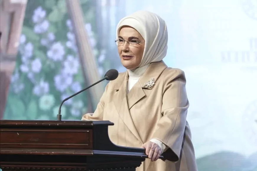 Cumhurbaşkanı Recep Tayyip Erdoğan’ın eşi Emine Erdoğan: “O gün tek yürek olduk bugün de şehirlerimizi omuz omuza ayağa kaldırıyoruz”