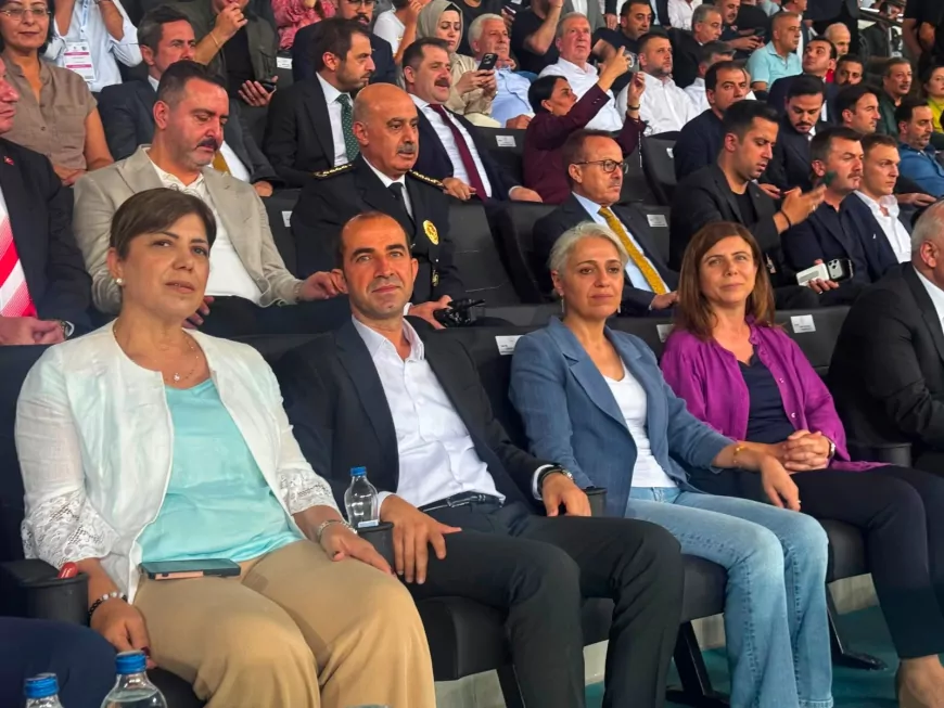 Diyarbakır Büyükşehir Belediyesi Eşbaşkanı Serra Bucak, Amedspor-Erzurumspor karşılaşmasını tribünden takip etti