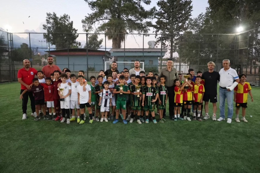 Hatay Büyükşehir Belediyesinin Kırıkhan Soğuksu Halı Sahası Futbol Turnuvasıyla Hizmete Açıldı