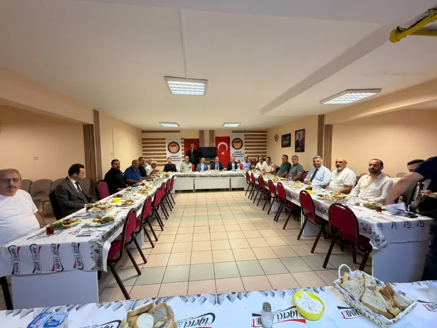 Eskişehir Dost Dernekler Federasyonu Genel Başkanı Ayhan Arslan: “Eskişehir’imizin dayanışma kültürünü güçlendiren bu nazik ziyaret için teşekkür ediyoruz”