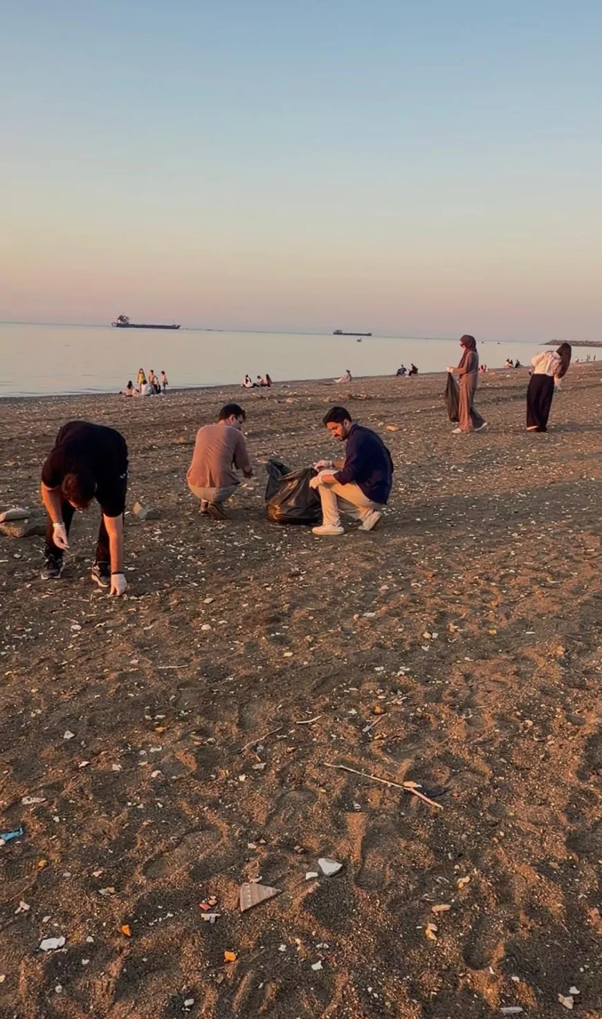 Trabzon Büyükşehir Belediyesi Gençlik Meclisi Ayasofya sahilinde çevre temizliği yaptı