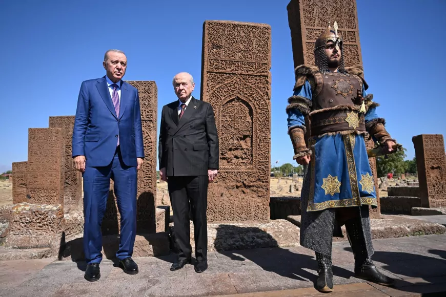 Cumhurbaşkanı Erdoğan ve MHP Genel Başkanı Dr. Devlet Bahçeli Ahlat’ta Selçuklu Meydan Mezarlığı’nı ziyaret etti
