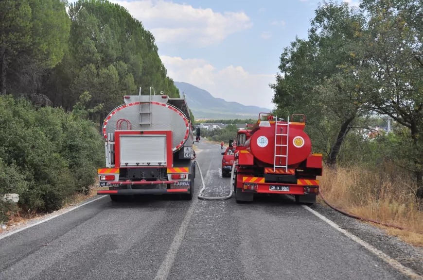 Menteşe Düğerek Mahallesi’nde yol kenarındaki otluk alanda çıkan yangın söndürüldü