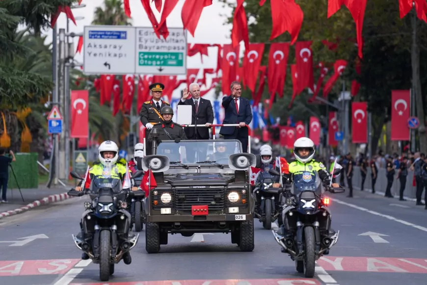 Vatan Caddesi’nde 104 Yıllık Gurur: İstanbul 30 Ağustos Zafer Bayramı’nı Askeri Geçitle Kutladı