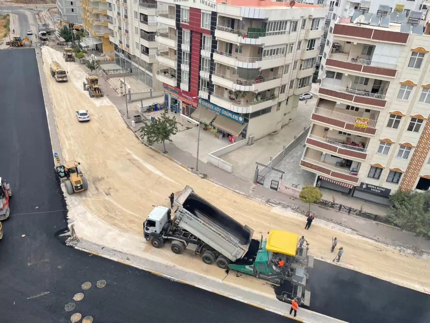 Şanlıurfa Büyükşehir Belediyesi Karaköprü’de Kazım Karabekir Bulvarı’nı sıcak asfaltla yeniliyor