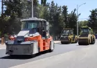 Şanlıurfa’da tarihi ve turistik noktaları bağlayan Haleplibahçe Caddesi sıcak asfaltla yenileniyor