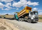 Van Büyükşehir Belediyesi Başkale’de 5 kilometrelik yolu sıcak asfaltla buluşturuyor