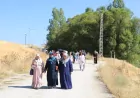 Van’da 60 yaş üstü vatandaşlar Dilkaya’da Van Gölü kıyısında doğa yürüyüşüne katıldı