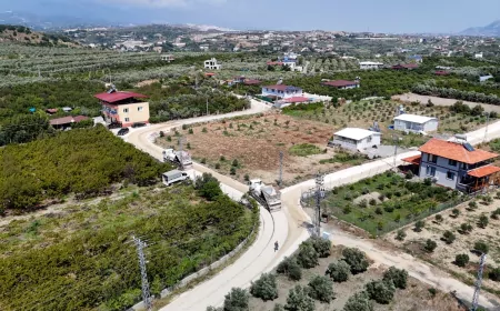 Hatay Büyükşehir Belediyesi Karaçay ve Özbek’te 3 bin 500 metrelik yol çalışması başlattı