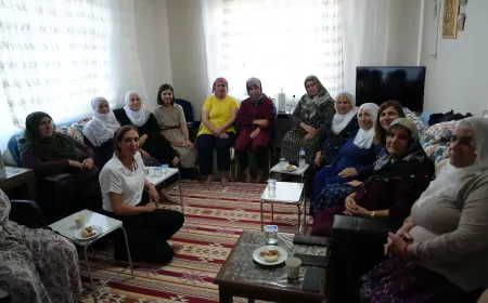 Diyarbakır Büyükşehir Belediyesi Eşbaşkanı Serra Bucak Fiskaya’da kadınların talep ve ihtiyaçlarını dinledi