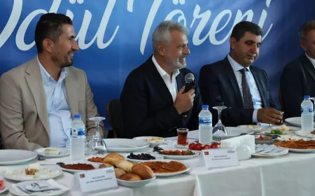 Hatay Büyükşehir Belediye Başkanı Mehmet Öntürk: “Hepiniz bu ülkenin geleceğisiniz”